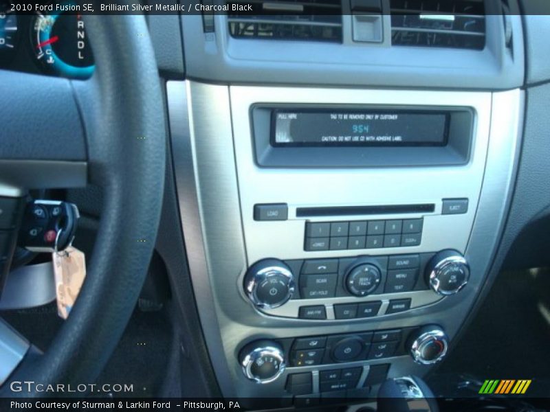 Brilliant Silver Metallic / Charcoal Black 2010 Ford Fusion SE