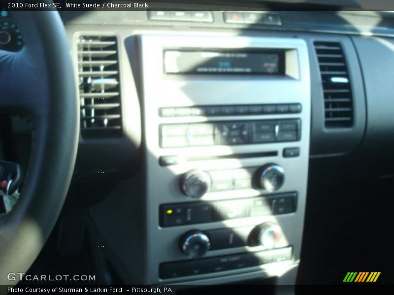 White Suede / Charcoal Black 2010 Ford Flex SE