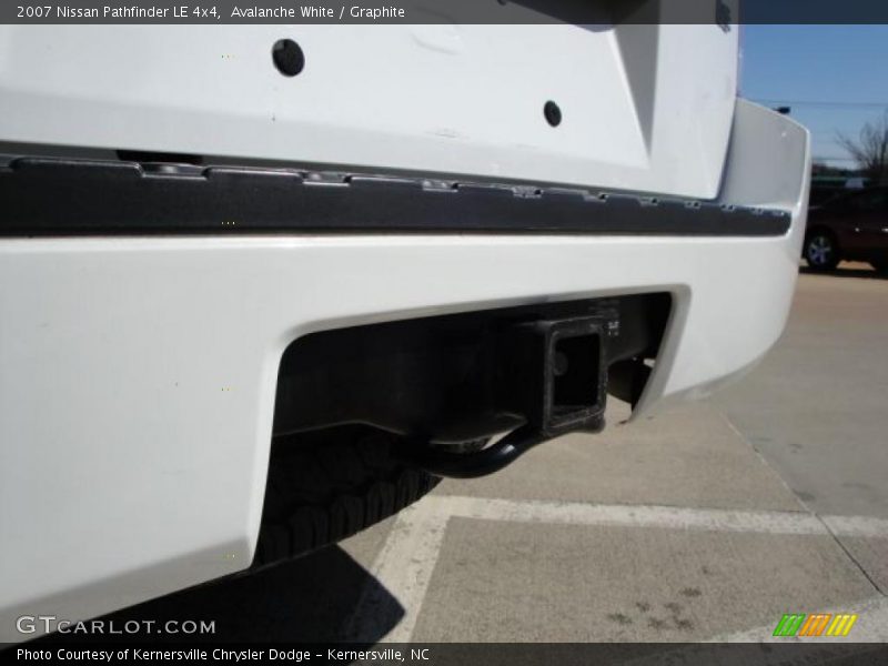 Avalanche White / Graphite 2007 Nissan Pathfinder LE 4x4
