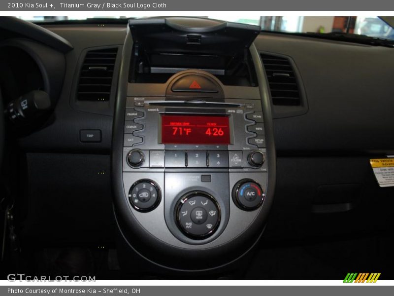 Titanium Gray / Black Soul Logo Cloth 2010 Kia Soul +