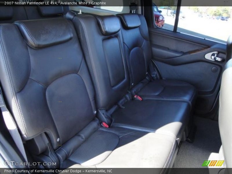 Avalanche White / Graphite 2007 Nissan Pathfinder LE 4x4