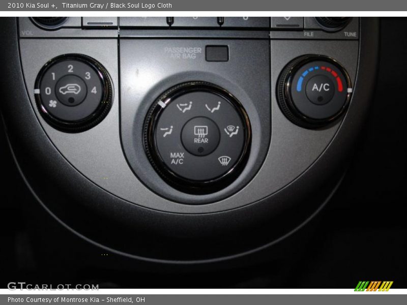 Titanium Gray / Black Soul Logo Cloth 2010 Kia Soul +
