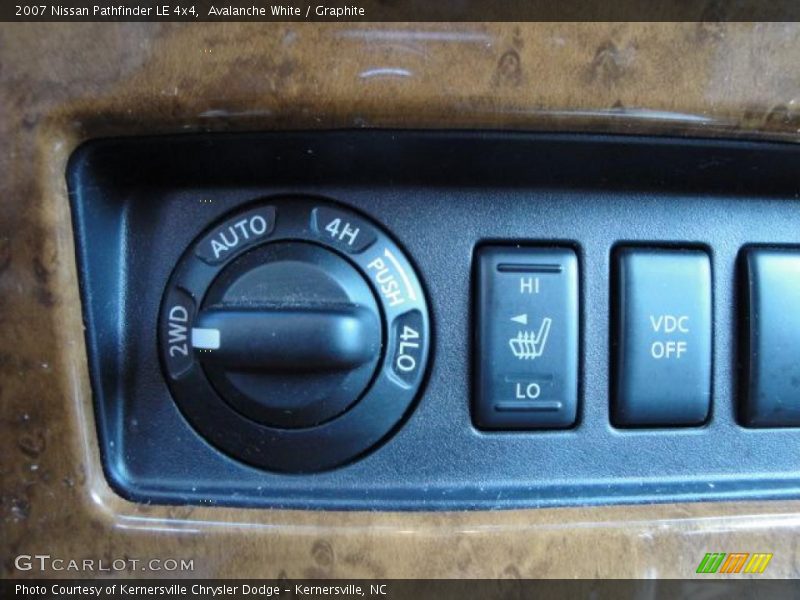 Avalanche White / Graphite 2007 Nissan Pathfinder LE 4x4