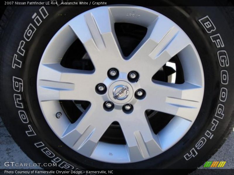 Avalanche White / Graphite 2007 Nissan Pathfinder LE 4x4