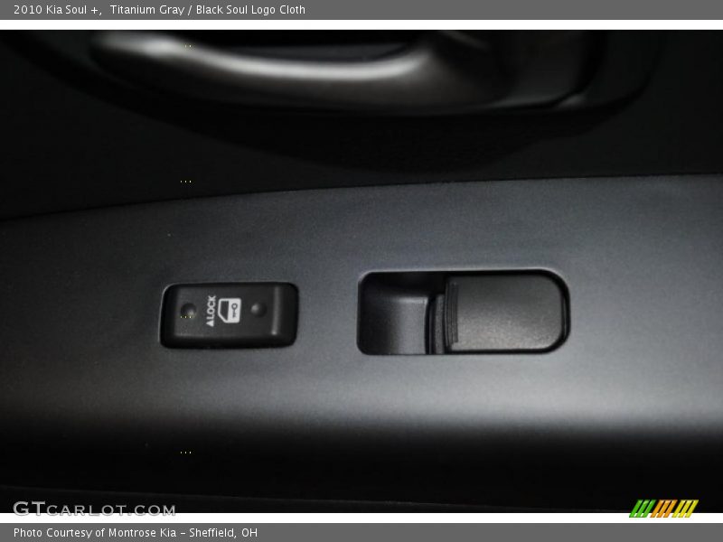 Titanium Gray / Black Soul Logo Cloth 2010 Kia Soul +