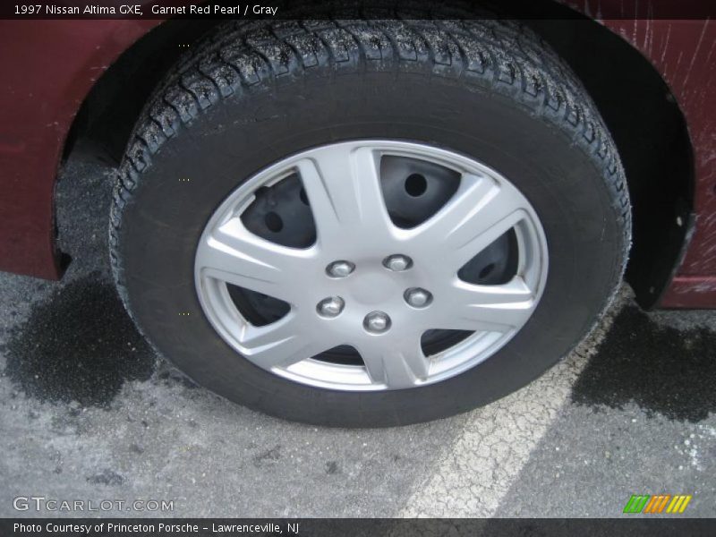 Garnet Red Pearl / Gray 1997 Nissan Altima GXE