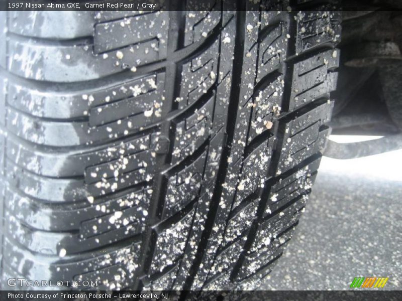 Garnet Red Pearl / Gray 1997 Nissan Altima GXE