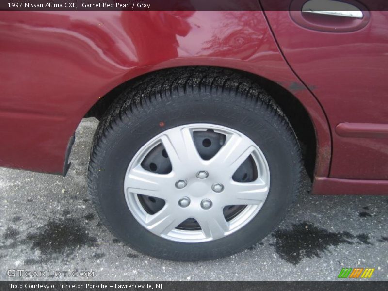 Garnet Red Pearl / Gray 1997 Nissan Altima GXE