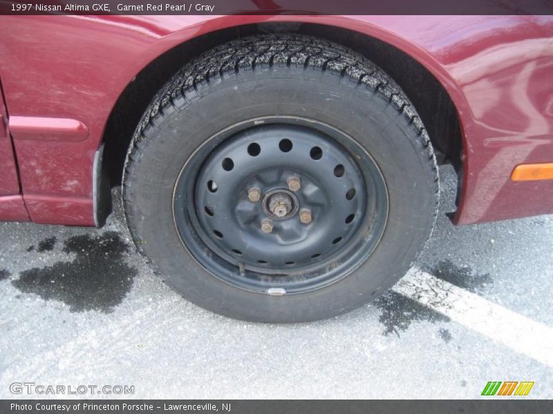 Garnet Red Pearl / Gray 1997 Nissan Altima GXE