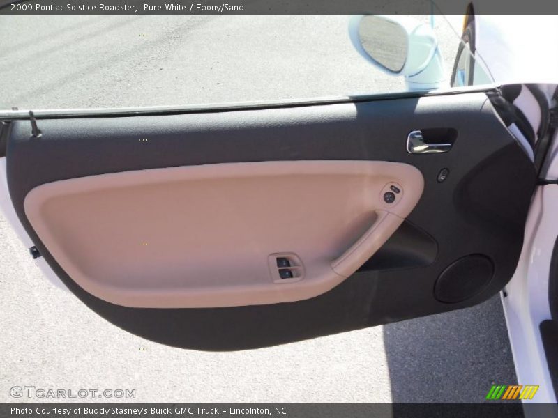 Pure White / Ebony/Sand 2009 Pontiac Solstice Roadster