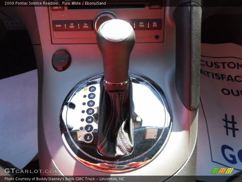 Pure White / Ebony/Sand 2009 Pontiac Solstice Roadster