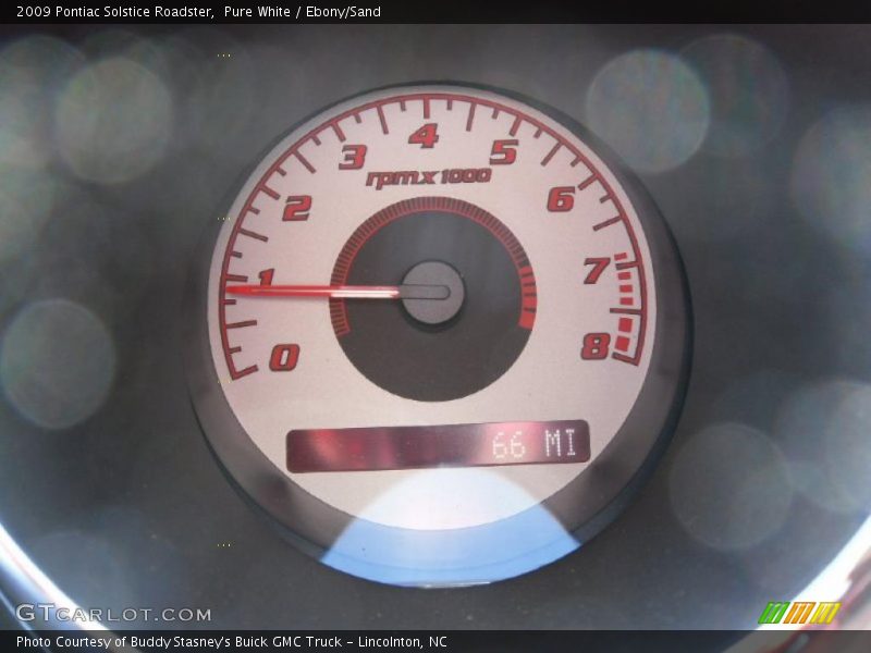 Pure White / Ebony/Sand 2009 Pontiac Solstice Roadster