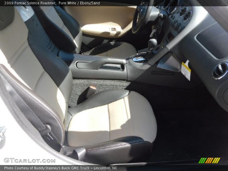 Pure White / Ebony/Sand 2009 Pontiac Solstice Roadster