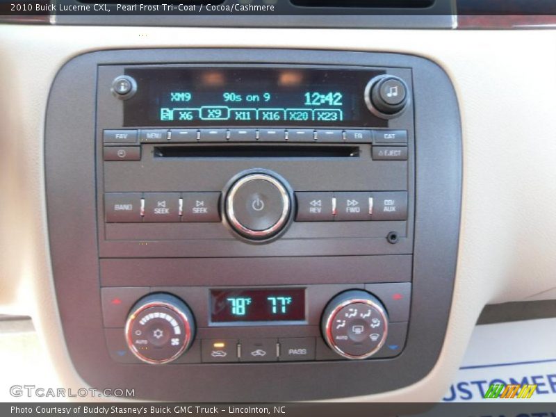 Pearl Frost Tri-Coat / Cocoa/Cashmere 2010 Buick Lucerne CXL