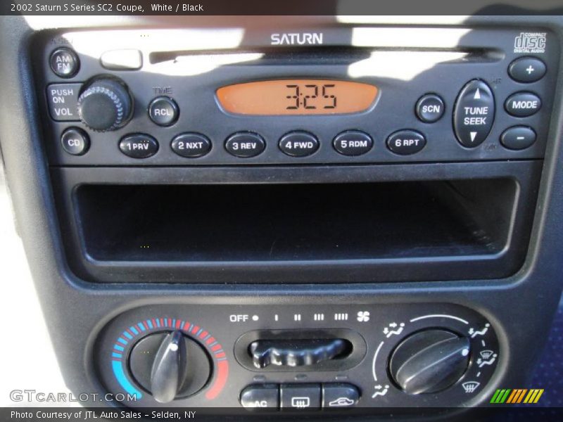 White / Black 2002 Saturn S Series SC2 Coupe