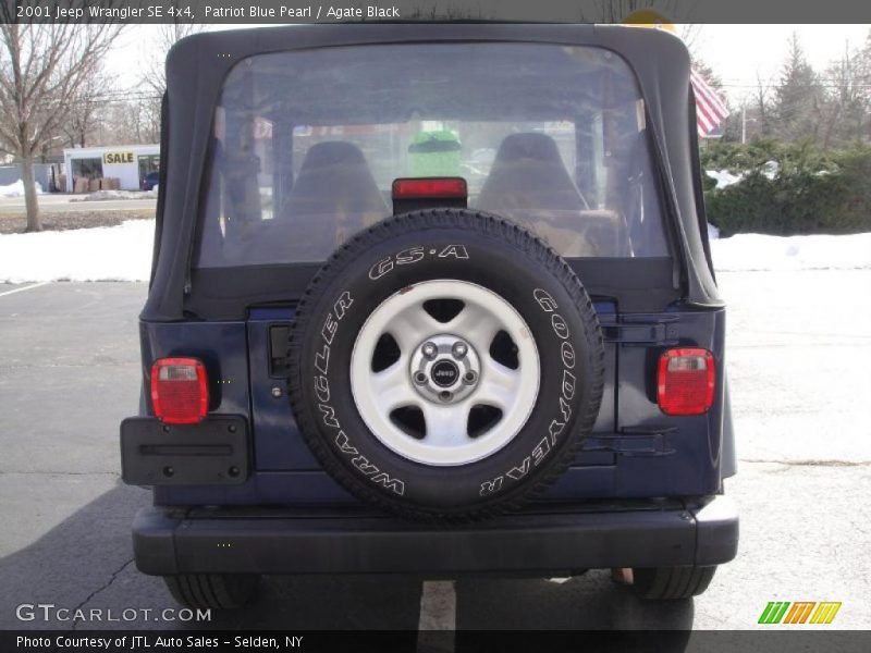 Patriot Blue Pearl / Agate Black 2001 Jeep Wrangler SE 4x4