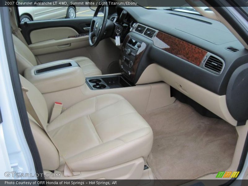 Summit White / Light Titanium/Ebony 2007 Chevrolet Avalanche LT 4WD