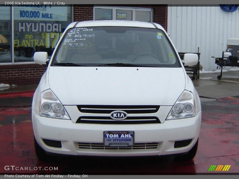 White / Gray 2006 Kia Sedona LX