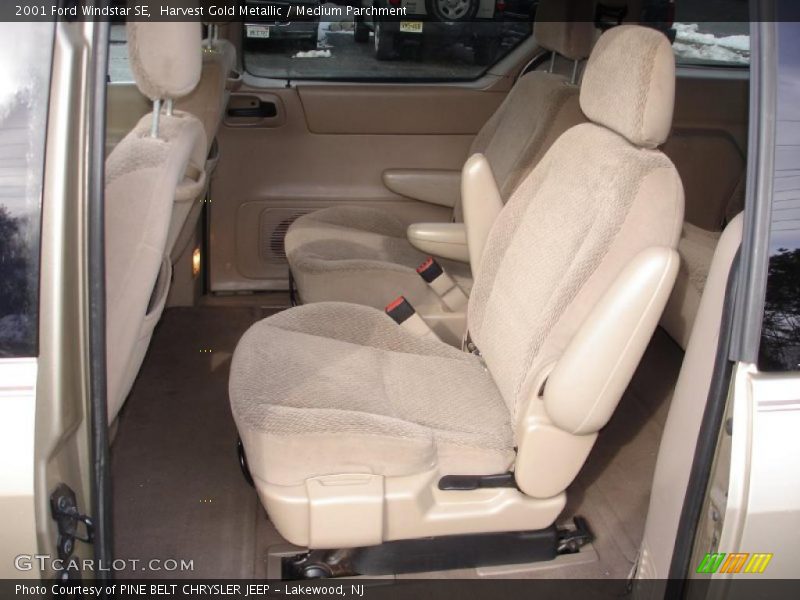 Harvest Gold Metallic / Medium Parchment 2001 Ford Windstar SE