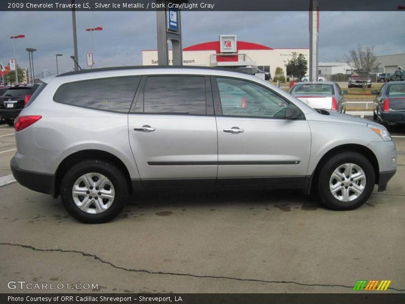 Silver Ice Metallic / Dark Gray/Light Gray 2009 Chevrolet Traverse LS
