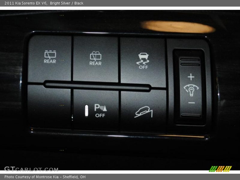 Bright Silver / Black 2011 Kia Sorento EX V6