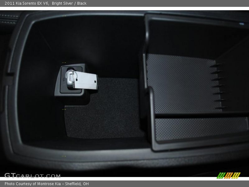 Bright Silver / Black 2011 Kia Sorento EX V6