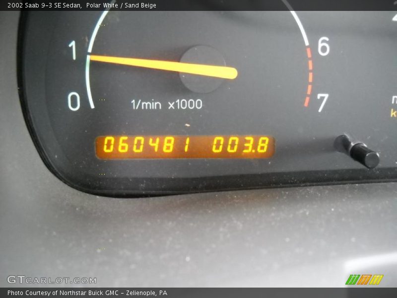 Polar White / Sand Beige 2002 Saab 9-3 SE Sedan