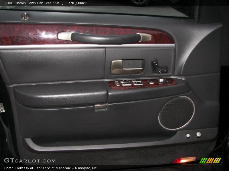 Black / Black 2008 Lincoln Town Car Executive L