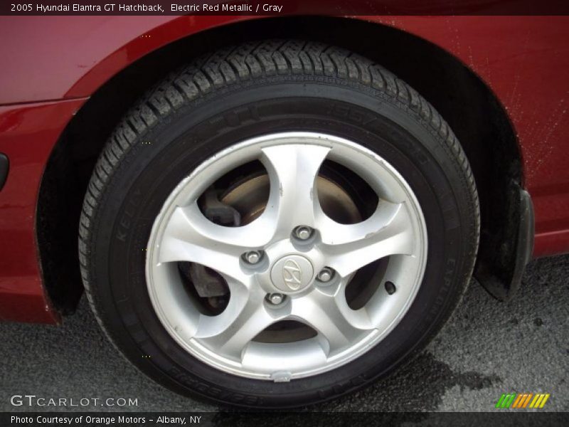 Electric Red Metallic / Gray 2005 Hyundai Elantra GT Hatchback
