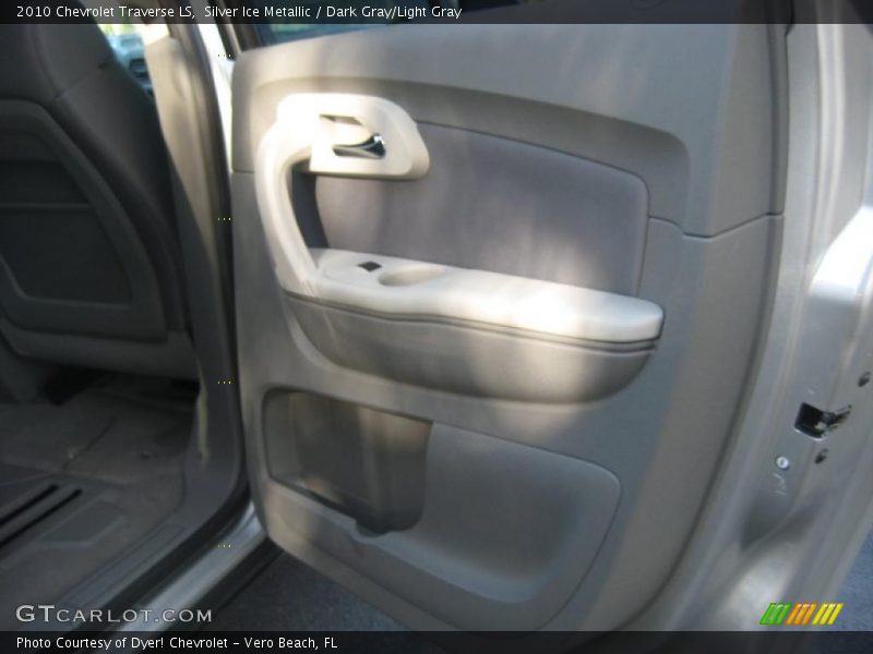 Silver Ice Metallic / Dark Gray/Light Gray 2010 Chevrolet Traverse LS