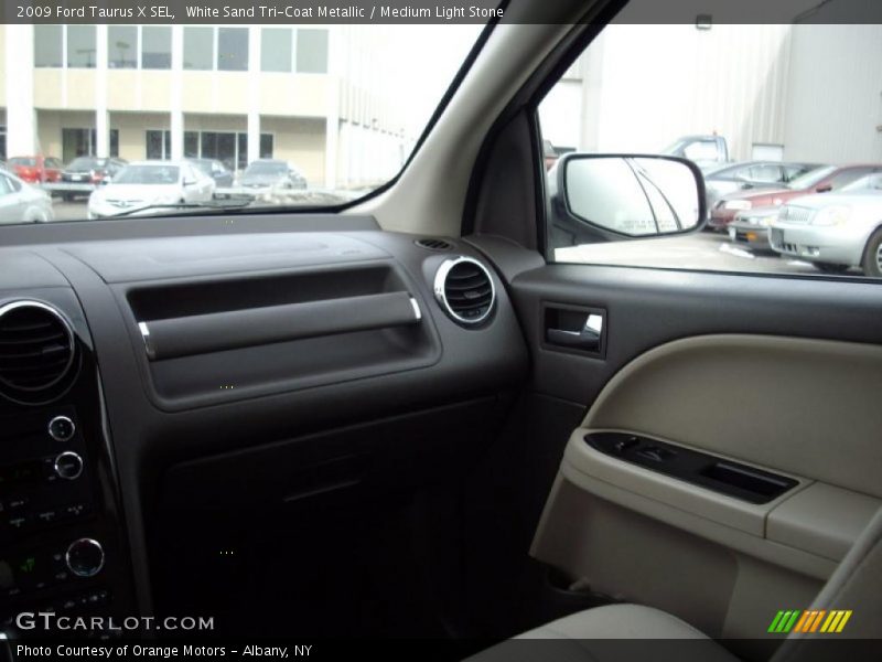 White Sand Tri-Coat Metallic / Medium Light Stone 2009 Ford Taurus X SEL