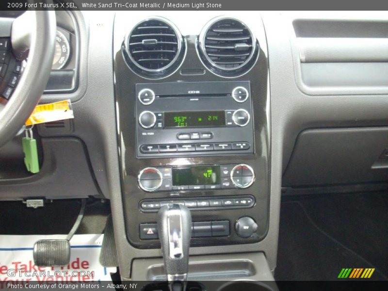White Sand Tri-Coat Metallic / Medium Light Stone 2009 Ford Taurus X SEL