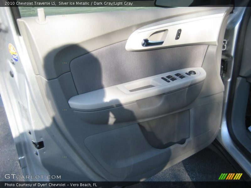 Silver Ice Metallic / Dark Gray/Light Gray 2010 Chevrolet Traverse LS