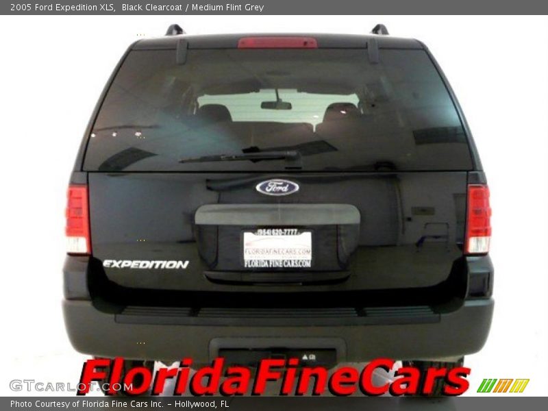 Black Clearcoat / Medium Flint Grey 2005 Ford Expedition XLS