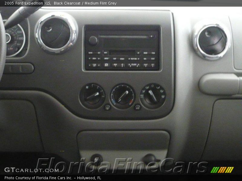 Black Clearcoat / Medium Flint Grey 2005 Ford Expedition XLS