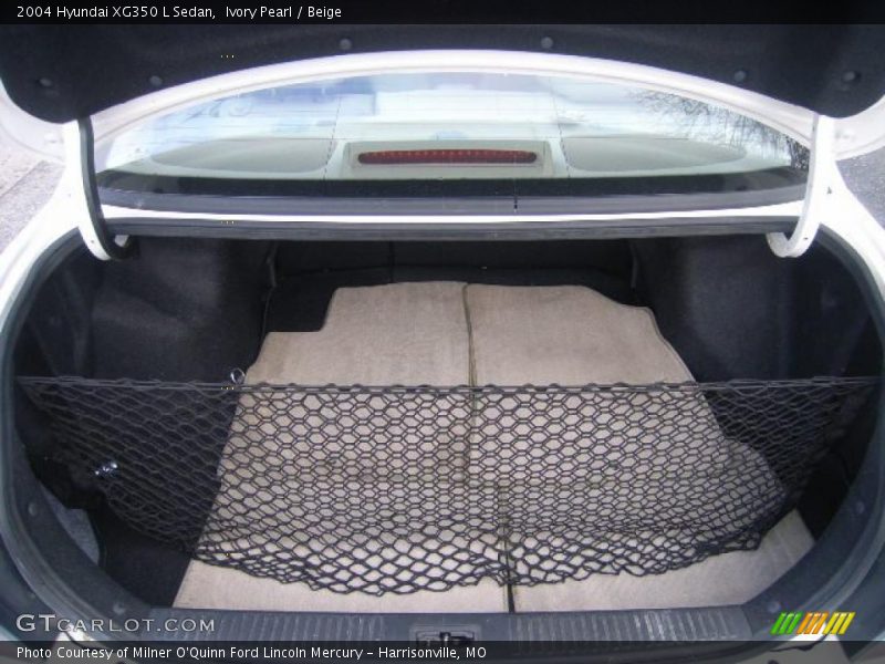 Ivory Pearl / Beige 2004 Hyundai XG350 L Sedan