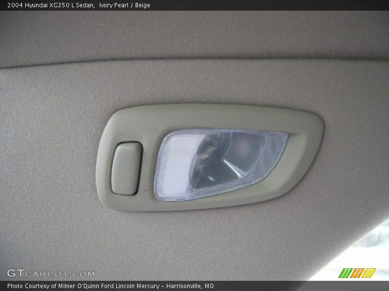 Ivory Pearl / Beige 2004 Hyundai XG350 L Sedan