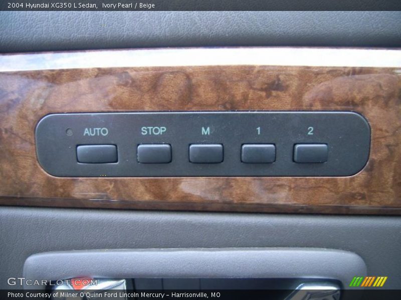 Ivory Pearl / Beige 2004 Hyundai XG350 L Sedan