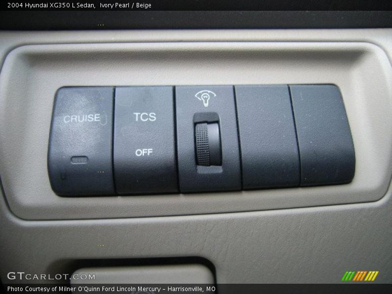 Ivory Pearl / Beige 2004 Hyundai XG350 L Sedan