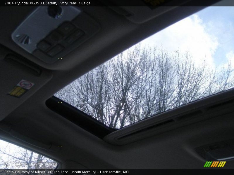 Ivory Pearl / Beige 2004 Hyundai XG350 L Sedan