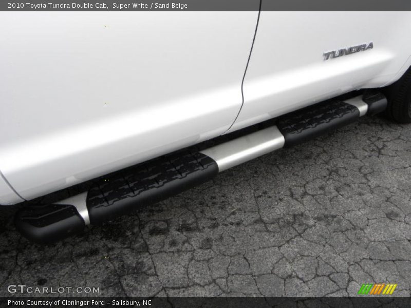 Super White / Sand Beige 2010 Toyota Tundra Double Cab
