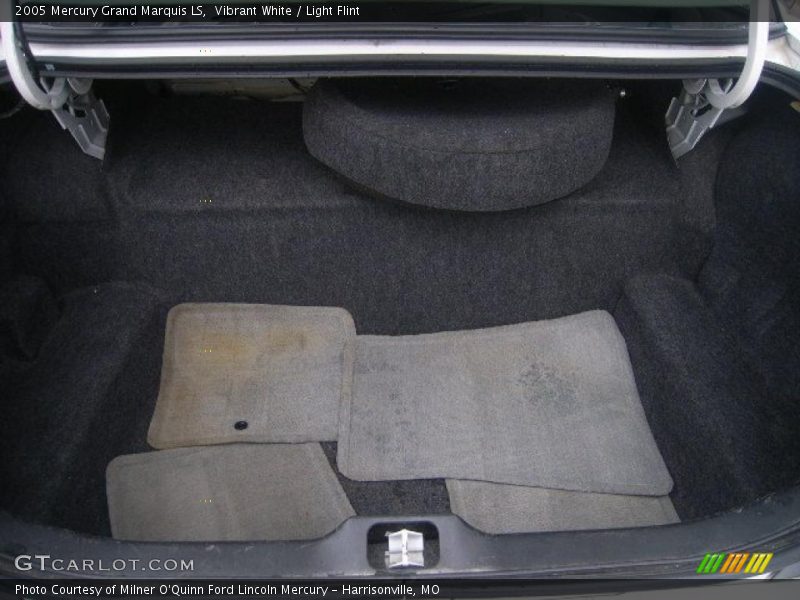 Vibrant White / Light Flint 2005 Mercury Grand Marquis LS