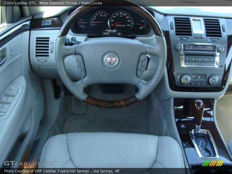 White Diamond Tricoat / Shale/Cocoa 2009 Cadillac DTS