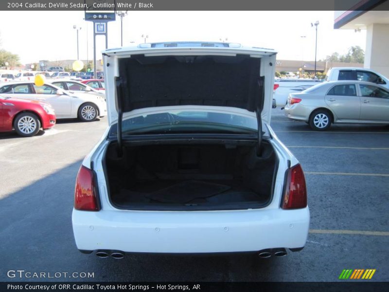 Cotillion White / Black 2004 Cadillac DeVille Sedan