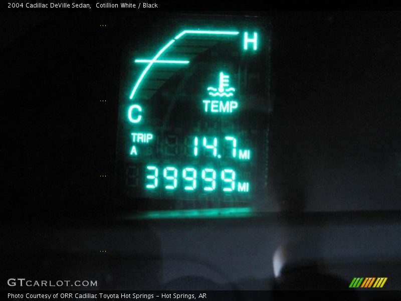 Cotillion White / Black 2004 Cadillac DeVille Sedan