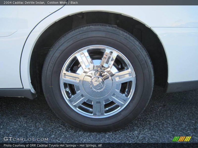 Cotillion White / Black 2004 Cadillac DeVille Sedan