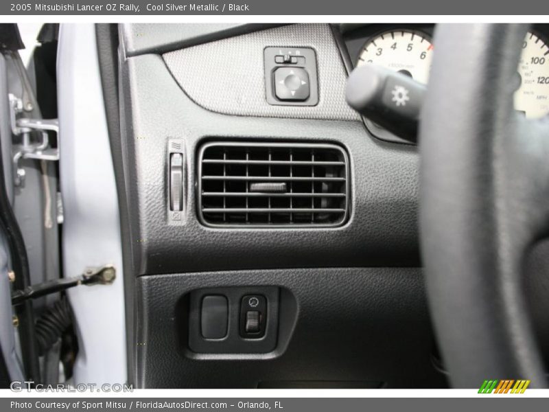 Cool Silver Metallic / Black 2005 Mitsubishi Lancer OZ Rally