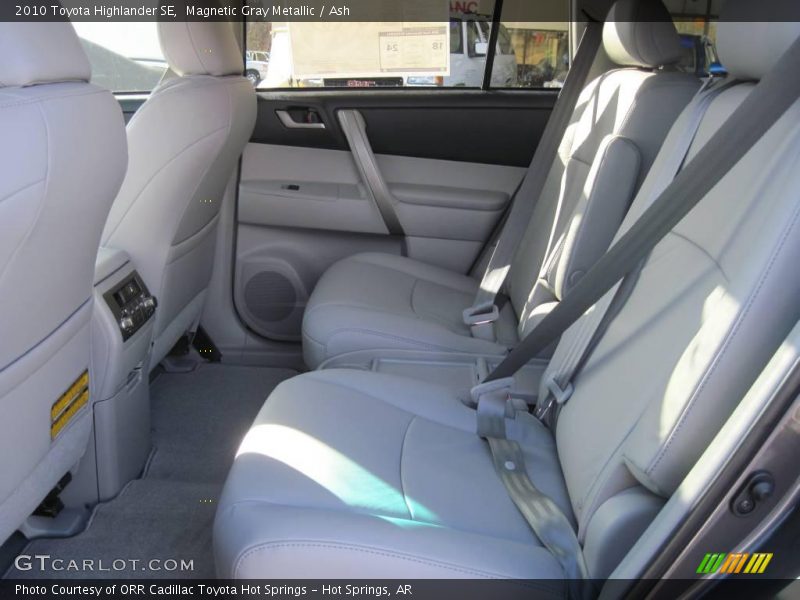 Magnetic Gray Metallic / Ash 2010 Toyota Highlander SE