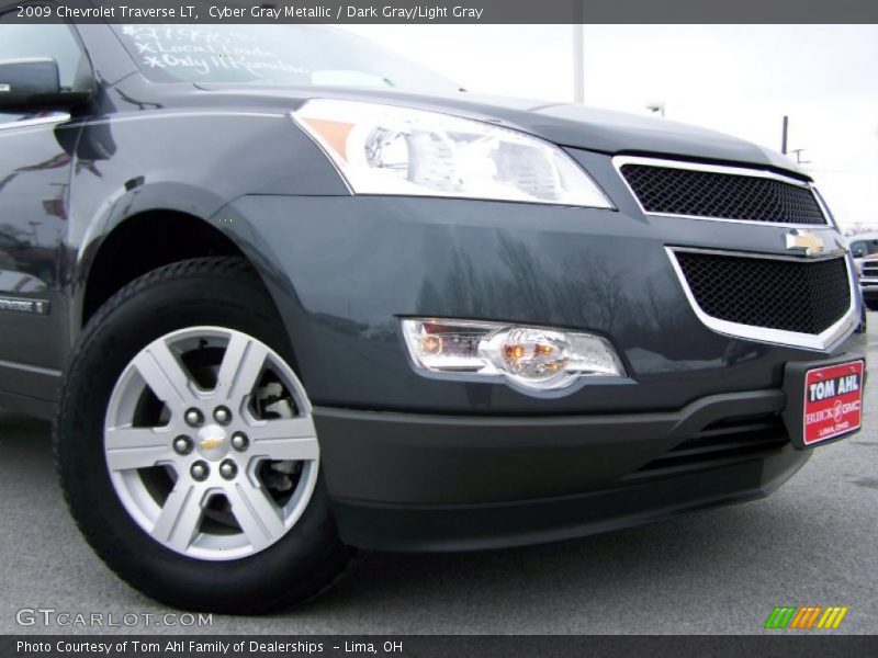 Cyber Gray Metallic / Dark Gray/Light Gray 2009 Chevrolet Traverse LT