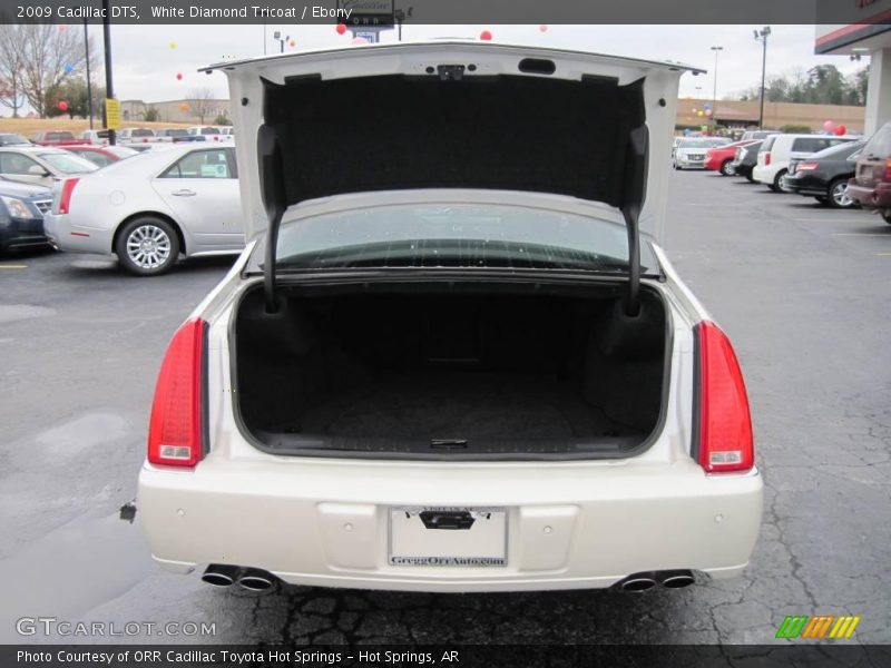 White Diamond Tricoat / Ebony 2009 Cadillac DTS